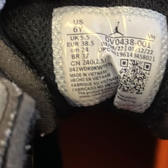 Nike Air Jordan 1 Mid SE Craft Boys Black & Grey High Top Sneakers - Size 6 - Picture 9 of 9